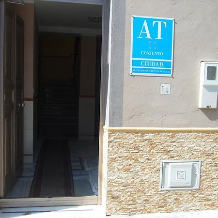 Apartamentos Alamare Sevilla Oda fotoğraf